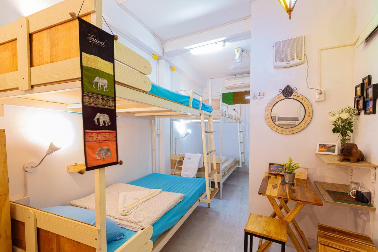 One Of Us House Hostel Bangkok Kültér fotó