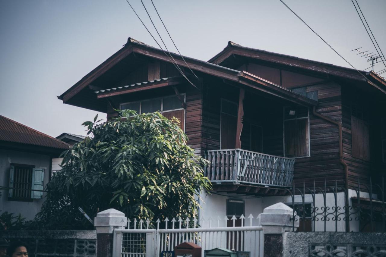 One Of Us House Hostel Bangkok Kültér fotó